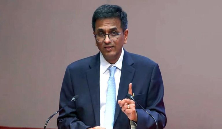 Chandrachud ने शिवसेना के आरोपों को खारिज किया, कहा- अदालत का काम राजनीति से ऊपर