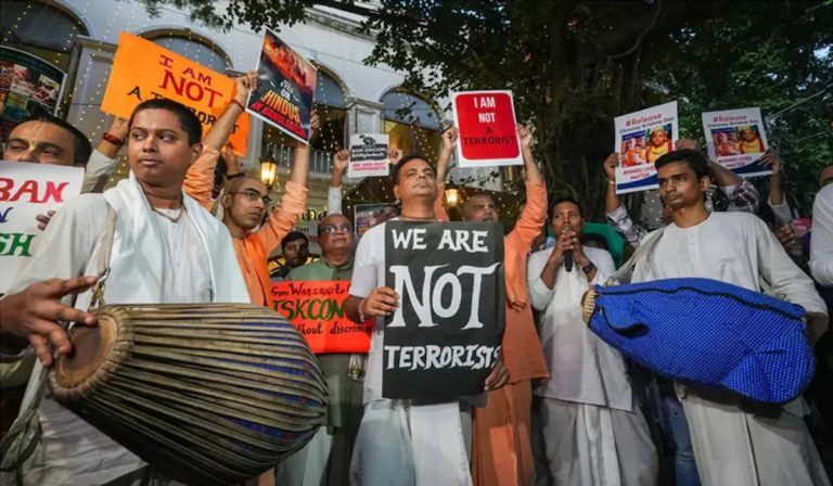 Bangladesh: चटगांव में तीन हिंदू मंदिरों में तोड़फोड़, पूर्व ISKCON सदस्य की गिरफ्तारी पर बांग्लादेश में हिंसा