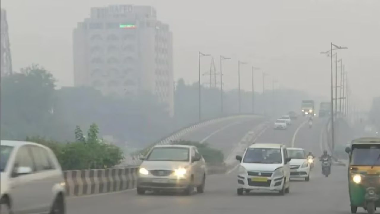 Delhi में वायु गुणवत्ता सबसे खराब श्रेणी में, AQI 400 के पार पहुंचा