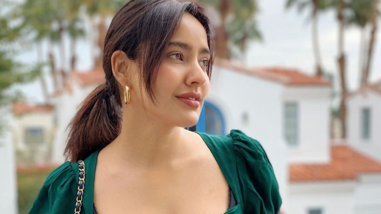 फिटनेस की क्वीन Neha Sharma, बॉलीवुड में अपनी अलग पहचान बनाने वाली अदाकारा