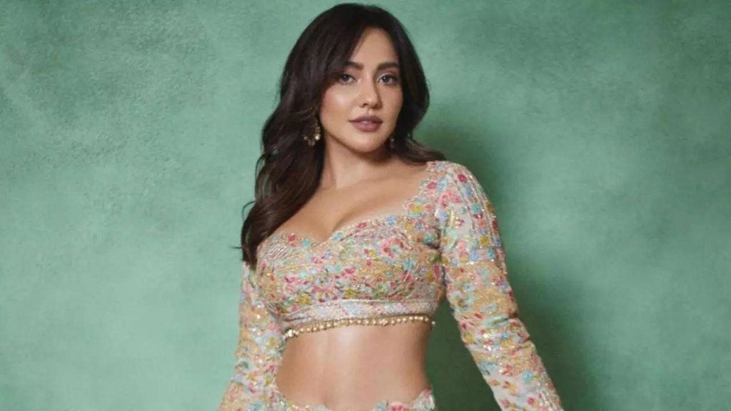 फिटनेस की क्वीन Neha Sharma, बॉलीवुड में अपनी अलग पहचान बनाने वाली अदाकारा