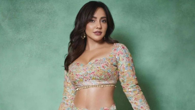 फिटनेस की क्वीन Neha Sharma, बॉलीवुड में अपनी अलग पहचान बनाने वाली अदाकारा