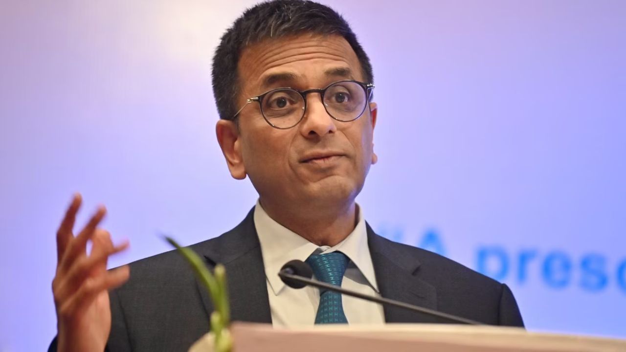 CJI DY Chandrachud की सेवानिवृत्ति के बाद की पेंशन और सुविधाएँ
