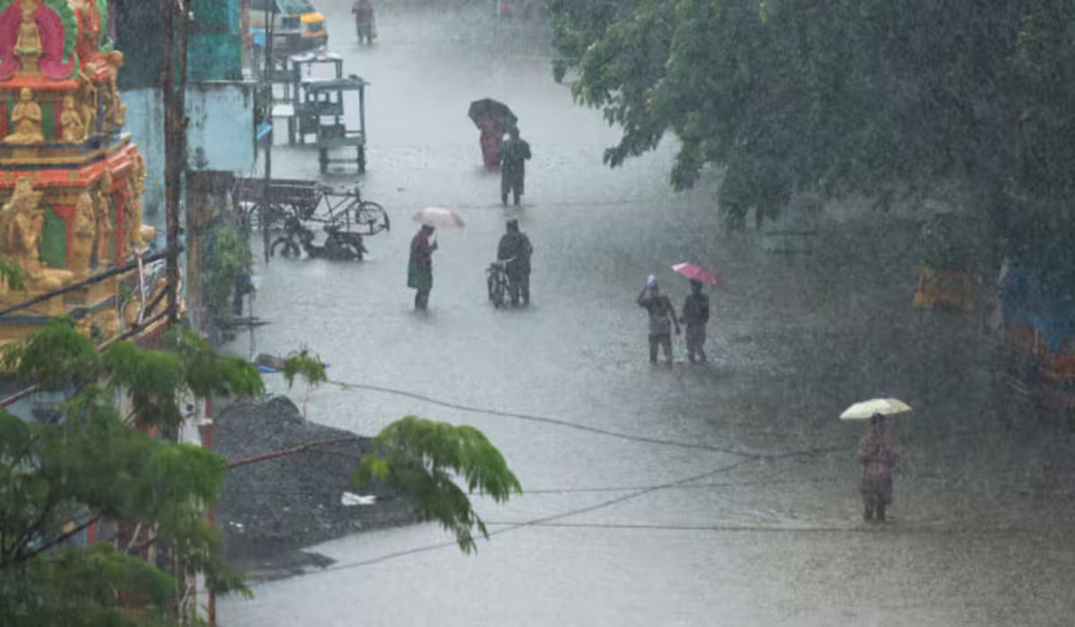 Cyclone Fengal: फेंगल चक्रवात का अलर्ट, स्कूल-कॉलेज बंद, प्रशासन ने की आपातकालीन तैयारी