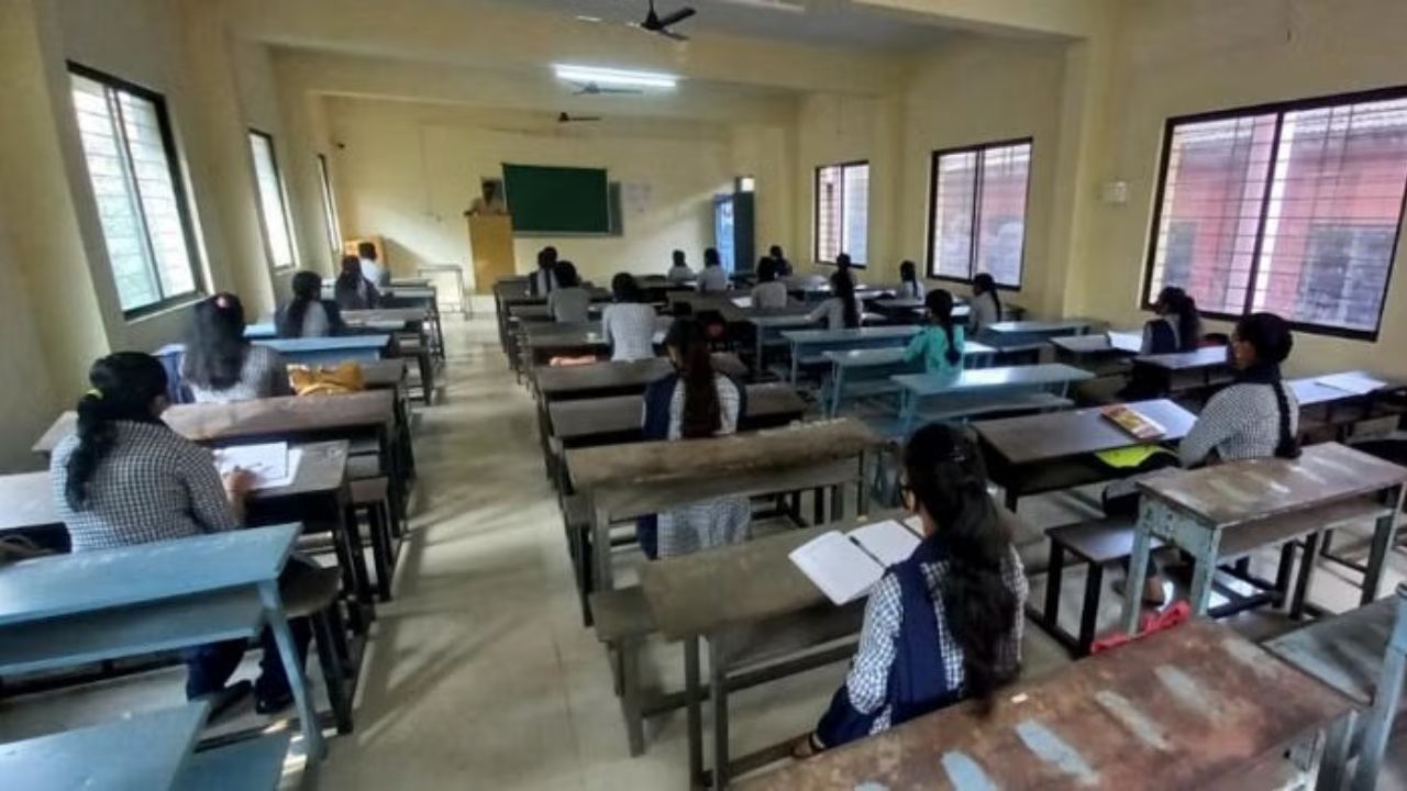 Jammu Kashmir Education: जम्मू कश्मीर के 119 स्कूलों में नहीं है एक भी छात्र, अब मचा हड़कंप