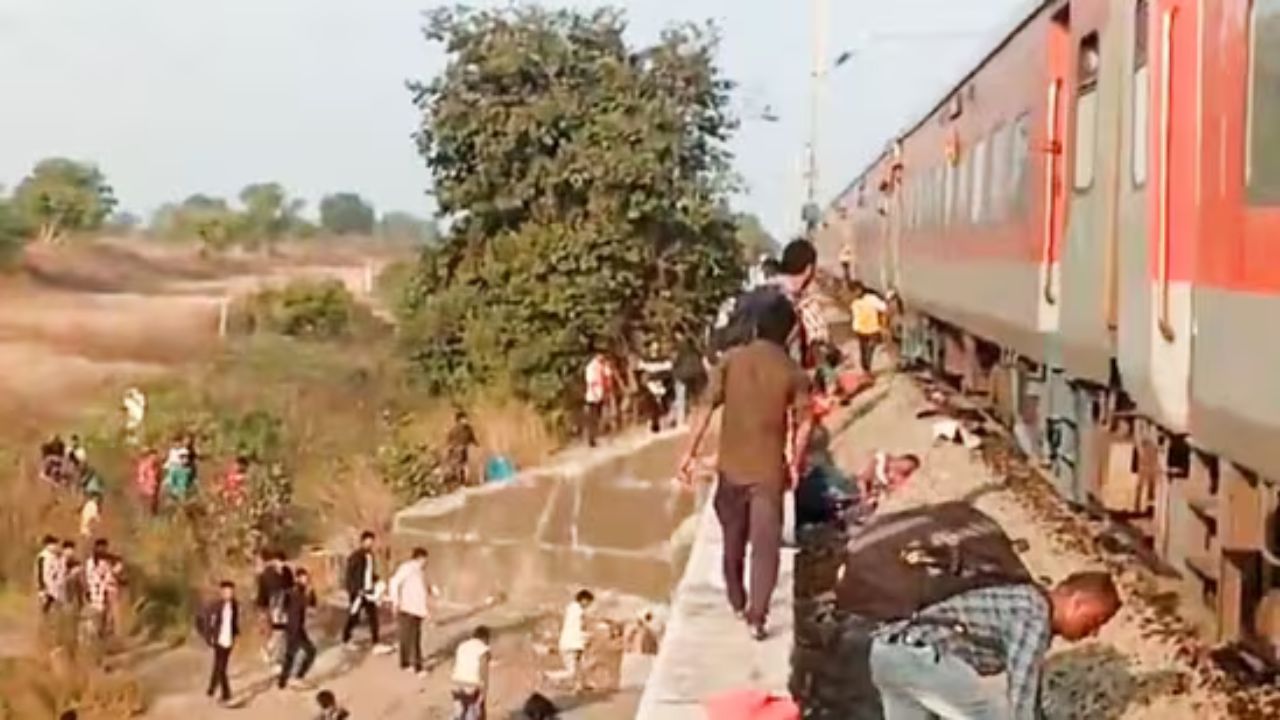 Pushpak Express Incident: 'अगर आग नहीं थी तो धुंआ कहां से आया', गवाहों ने प्रशासन के दावों पर उठाए सवाल"