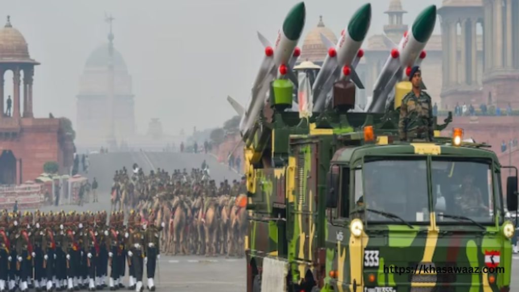 Republic Day 2025: "76वें गणतंत्र दिवस परेड: कर्तव्य के मार्ग पर फूलों की बारिश, सेना के घातक हथियारों का प्रदर्शन!"