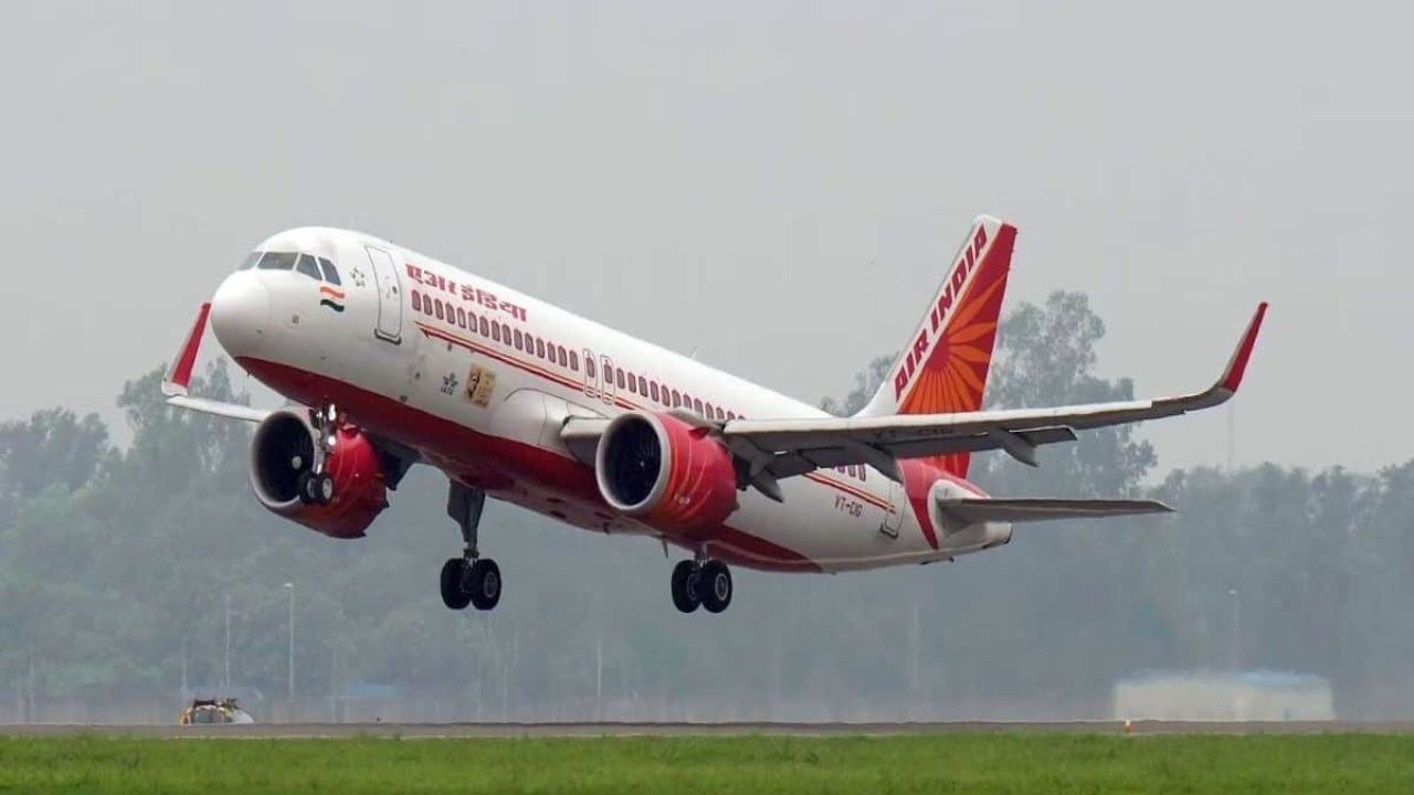 Air India Express: एयर इंडिया एक्सप्रेस की सीधी उड़ान से दिल्ली-वाराणसी की यात्रा होगी आसान, बेंगलुरु के लिए भी बढ़ेंगी सेवाएं