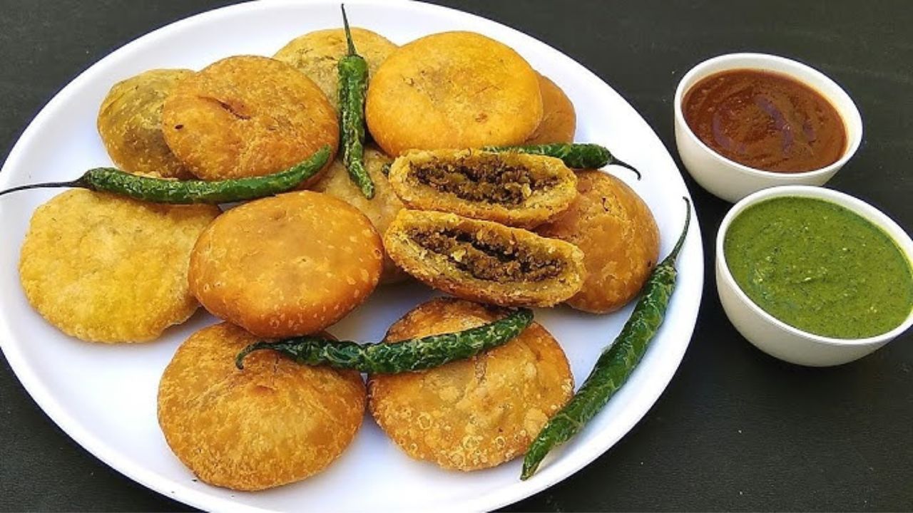 Matar Kachori Recipe: नाश्ते में खाएं मसालेदार और कुरकुरी मटर कचौरी, आसान रेसिपी हिंदी में