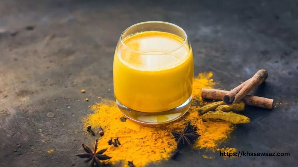 Turmeric water के चमत्कारी फायदे, सेहत के लिए अमृत से कम नहीं!