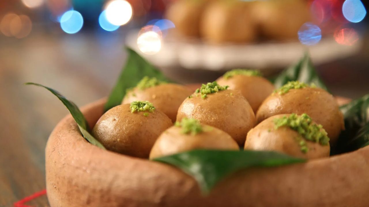 Besan Laddu बनाने की आसान विधि, बिना घी और मावे के टेस्टी लड्डू