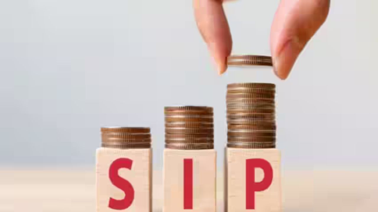 Mutual Fund SIP: गिरते बाजार में भी निवेशकों का भरोसा बरकरार, क्या SIP की तारीख से रिटर्न पर पड़ता है असर?