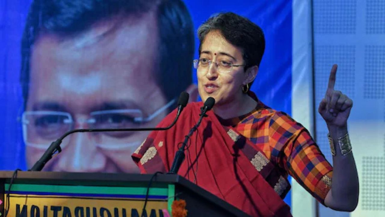 Delhi की पूर्व मुख्यमंत्री आतिशी का बीजेपी पर बड़ा हमला, कहा - विभागों के बंटवारे को लेकर अंदरूनी कलह