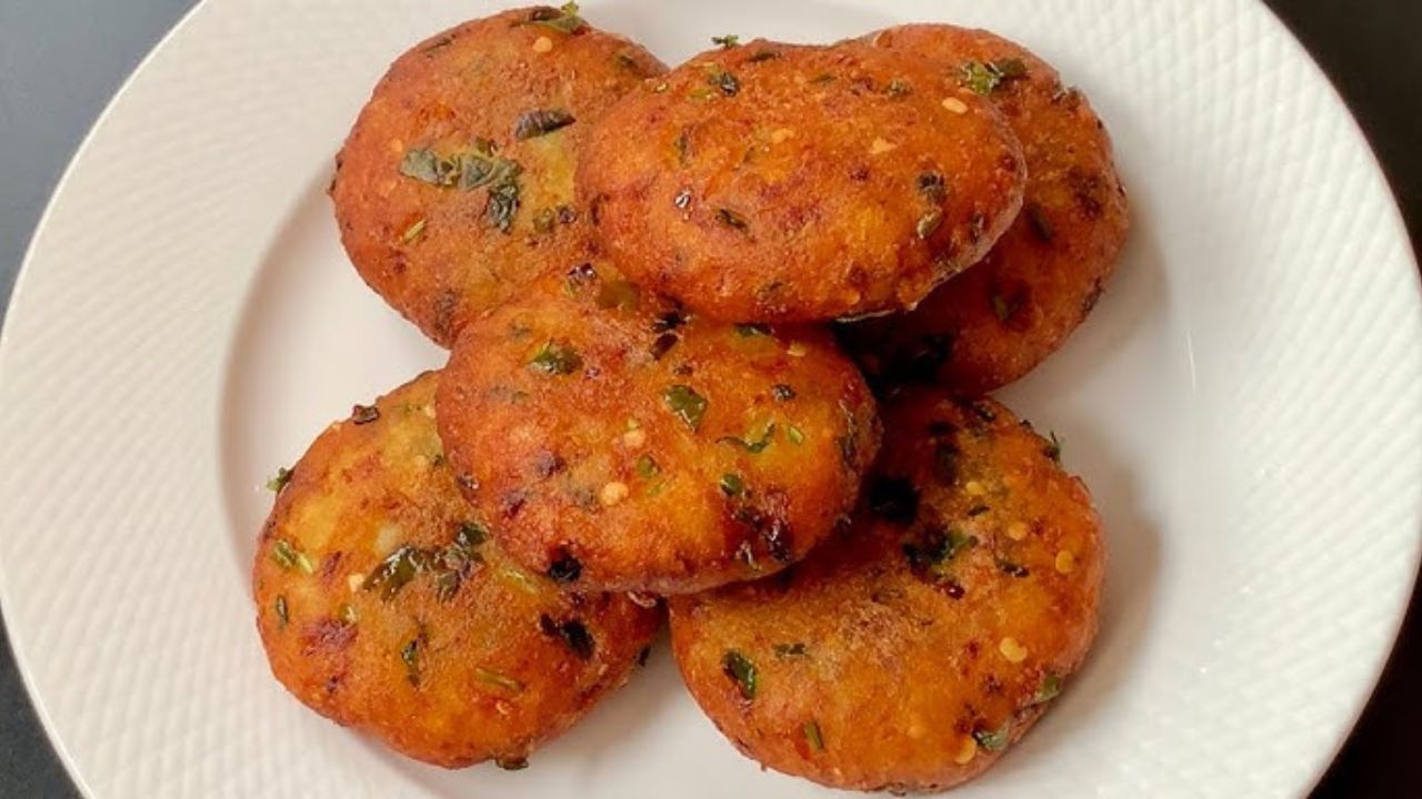 Carrot Tikki Recipe: स्वाद और सेहत से भरपूर गाजर-आलू टिक्की, शाम की चाय के लिए बेहतरीन स्नैक