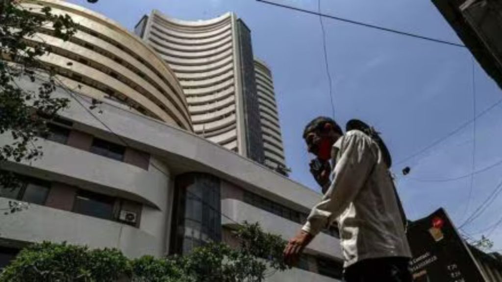 Stock markets मामूली उतार-चढ़ाव के साथ बंद, सेंसेक्स में 10 अंक की बढ़त, निफ्टी 2.5 अंक गिरा