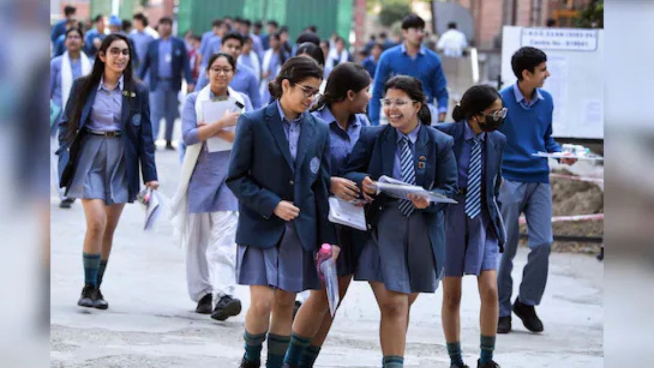 CBSE Board Exams 2025: 42 लाख से अधिक छात्र देंगे परीक्षा, 15 फरवरी से होगी शुरुआत