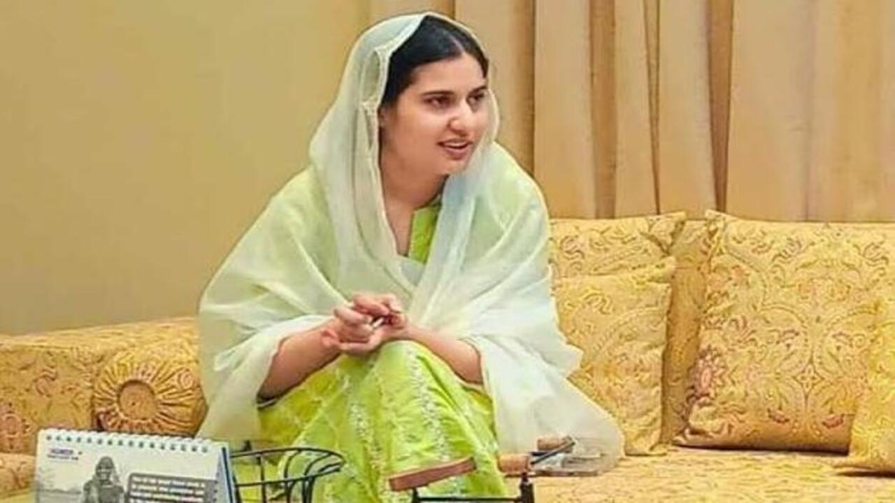 Namaz controversy: नमाज़ पर राजनीति गरमाई, SP सांसद इक़रा हसन बोलीं – ‘सरकार की तानाशाही हमेशा नहीं रहेगी’!