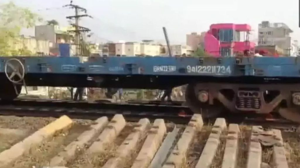 Rail accident: अनाकापल्ली में मालगाड़ी दुर्घटनाग्रस्त, रेल सेवा बाधित