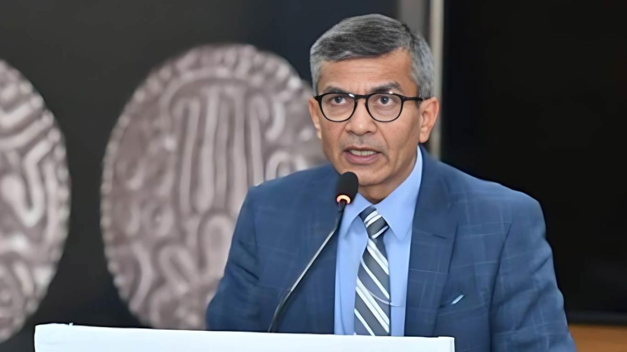 Defense Secretary: आतंकवाद के खिलाफ कार्रवाई में भारत का सख्त रुख