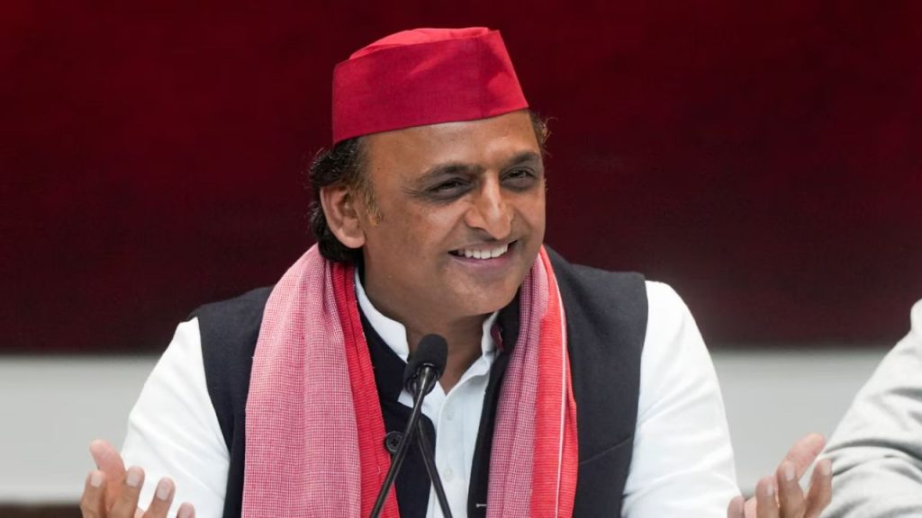 Akhilesh Yadav ने संसद में DMK के प्रदर्शन का समर्थन किया