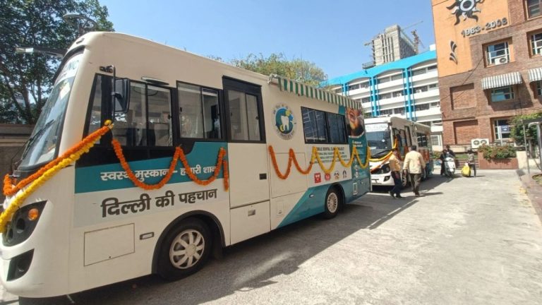 Delhi News: दिल्ली सरकार ने शुरू की मोबाइल डेंटल क्लिनिक सेवा, मरीजों का होगा घर पर इलाज
