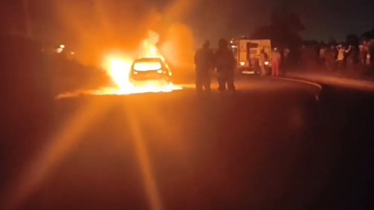 NH Car Fire: रास्ते में रुकी कार में अचानक आग लगी, अंदर फंसे व्यक्ति की जलकर मौत