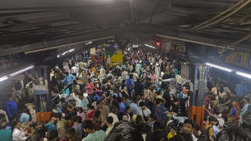 Delhi Railway Station: क्या फिर से दिल्ली रेलवे स्टेशन पर हुआ था हादसा? जानें क्या हुआ उस रात