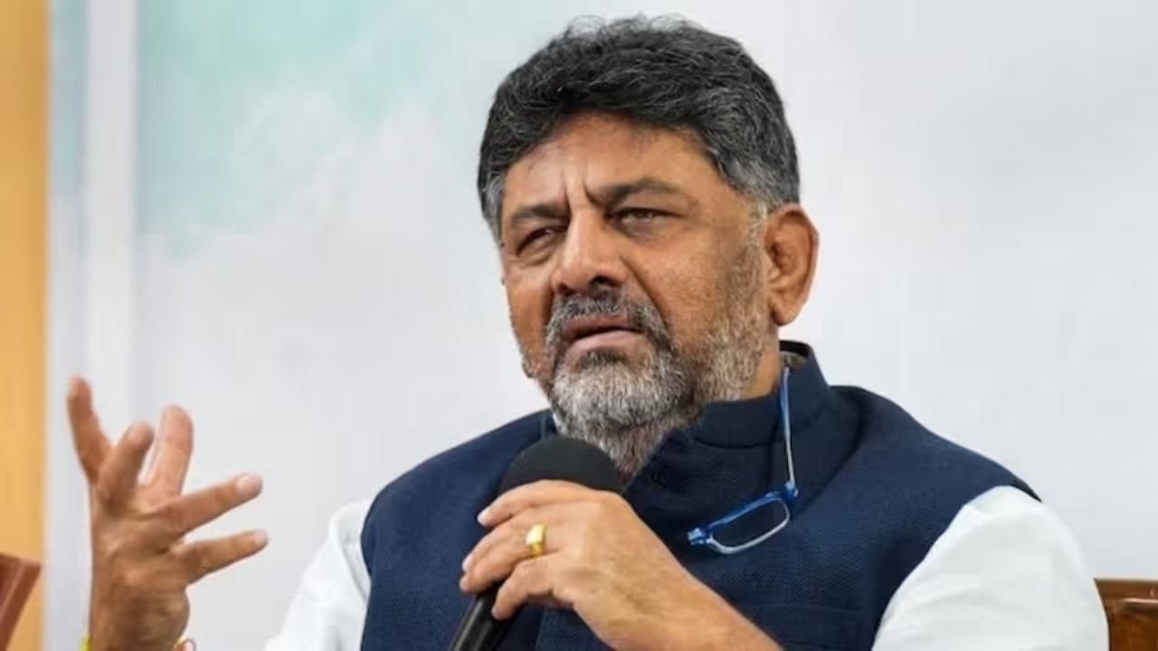 DK Shivkumar के संविधान संबंधी बयान पर राजनीति गरमाई, BJP ने उठाए सवाल