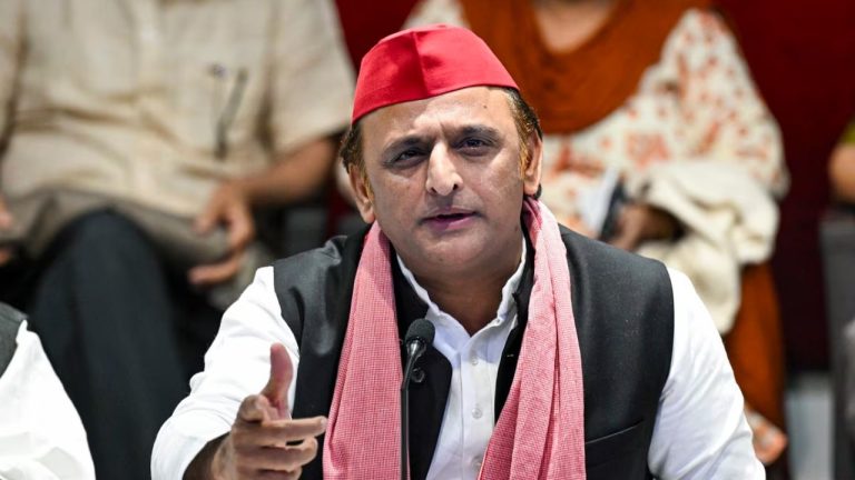 UP Politics: होली-जुम्मे की सियासत के बीच अखिलेश यादव का योगी पर तंज – 'तीसरीमार खान'