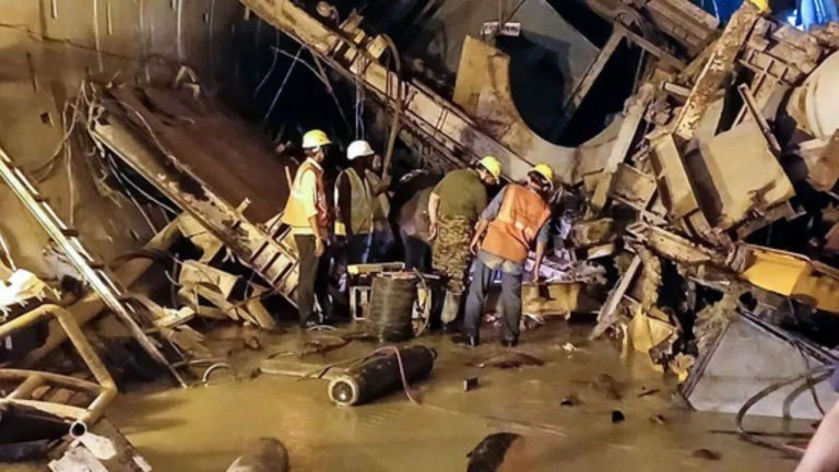 Telangana Tunnel Accident: टनल में फंसे 7 लोगों की तलाश जारी! हाईटेक रोबोट उतारा गया, जल्द मिलेगी राहत?