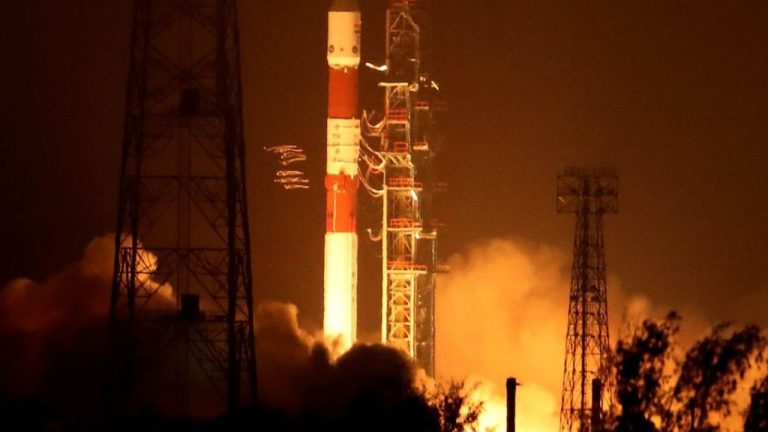ISRO ने रचा इतिहास, स्पैडेक्स मिशन का अनडॉकिंग हुआ सफल