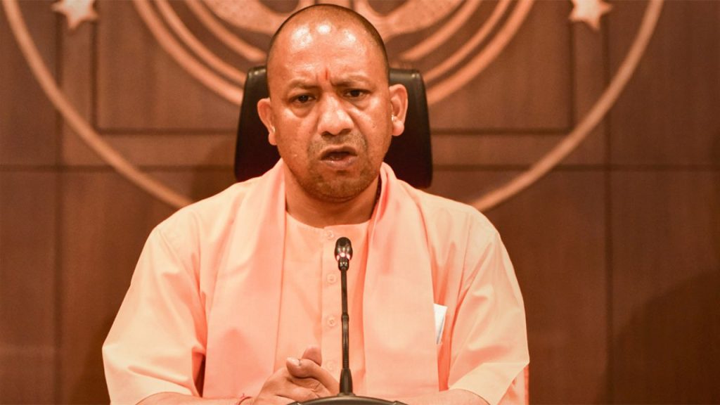 CM Yogi: यूपी में टैक्स पेयर्स को मिलेगा सम्मान, CM योगी का बड़ा निर्णय