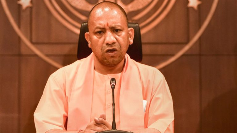 CM Yogi: यूपी में टैक्स पेयर्स को मिलेगा सम्मान, CM योगी का बड़ा निर्णय