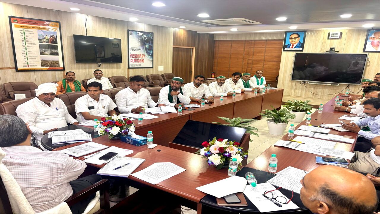 Yamuna Authority में हाई लेवल मीटिंग: 10% भूखंड और नए भूमि अधिग्रहण कानून पर चर्चा