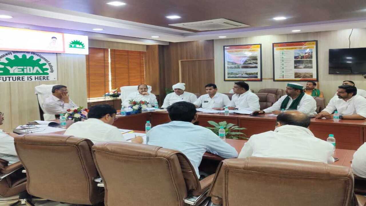 Yamuna Authority में हाई लेवल मीटिंग: 10% भूखंड और नए भूमि अधिग्रहण कानून पर चर्चा