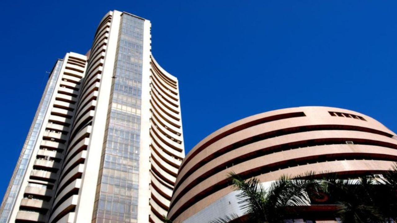 Stock Market में गिरावट, सेंसेक्स और निफ्टी में भारी गिरावट देखी गई