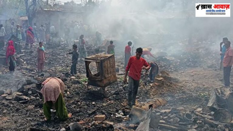Delhi News: दिल्ली के रोहिणी में झुग्गी बस्तियों में लगी भीषण आग, फायर सर्विस की टीमें मौके पर