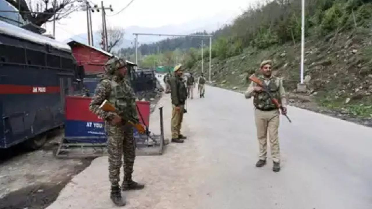 Pahalgam Attack: पाकिस्तान ने अस्पतालों में कर्मचारियों को तैनात किया तनावपूर्ण हालात में इमरजेंसी आदेश