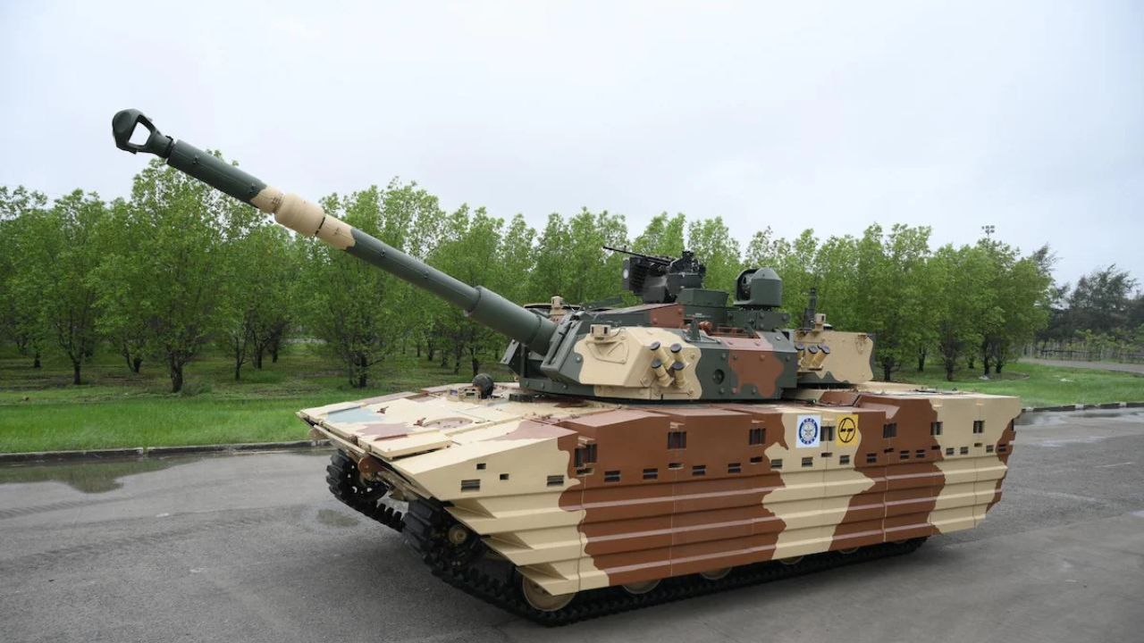 Bharat Light Tank: भारत बना रहा है अपना हल्का युद्धक टैंक, लद्दाख की पहाड़ियों में मचाएगा धमाल
