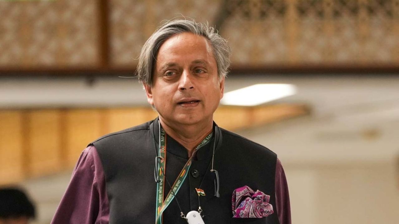 Shashi Tharoor का खुलासा! कांग्रेस अब पहले से ज्यादा वामपंथी, बीजेपी की राजनीति से हुआ असर