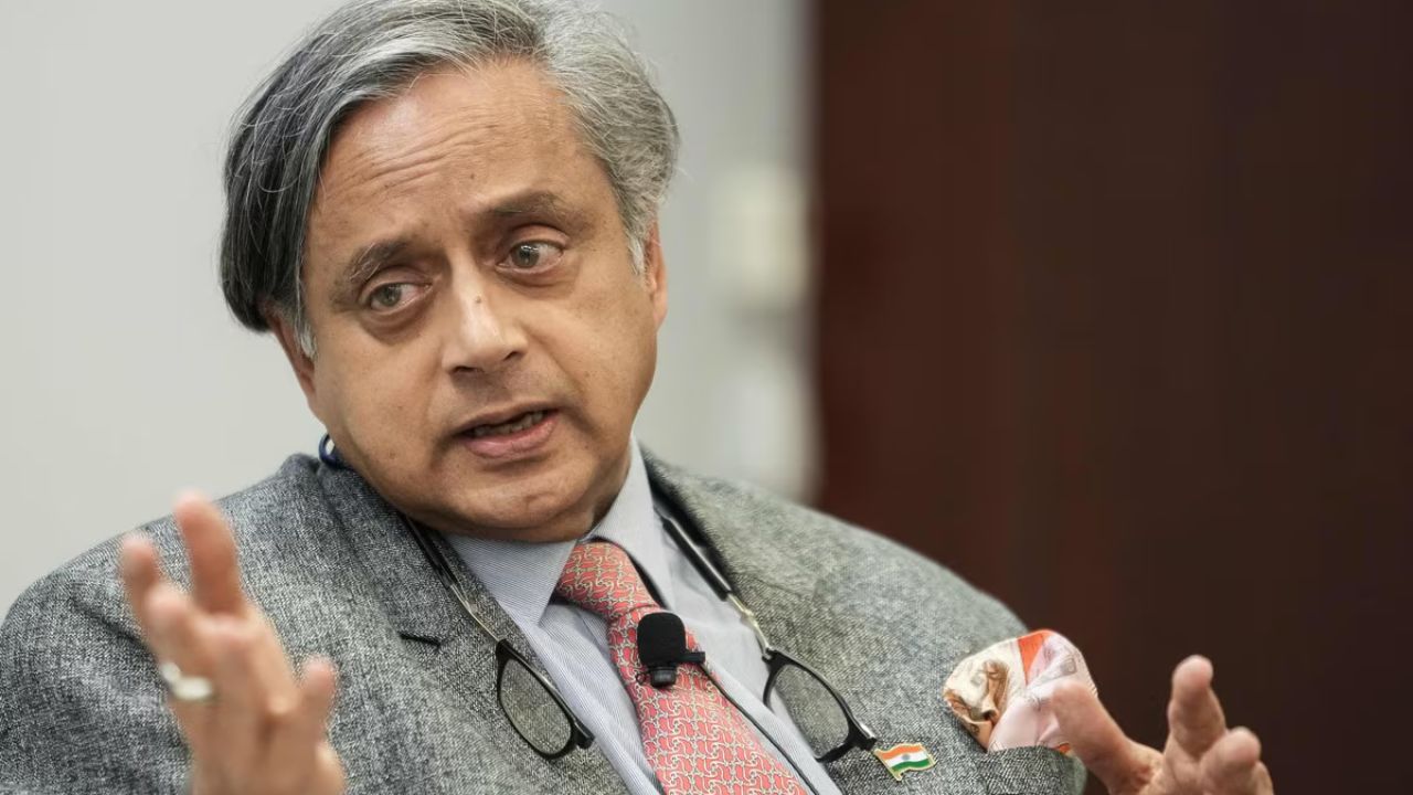 Shashi Tharoor का खुलासा! कांग्रेस अब पहले से ज्यादा वामपंथी, बीजेपी की राजनीति से हुआ असर