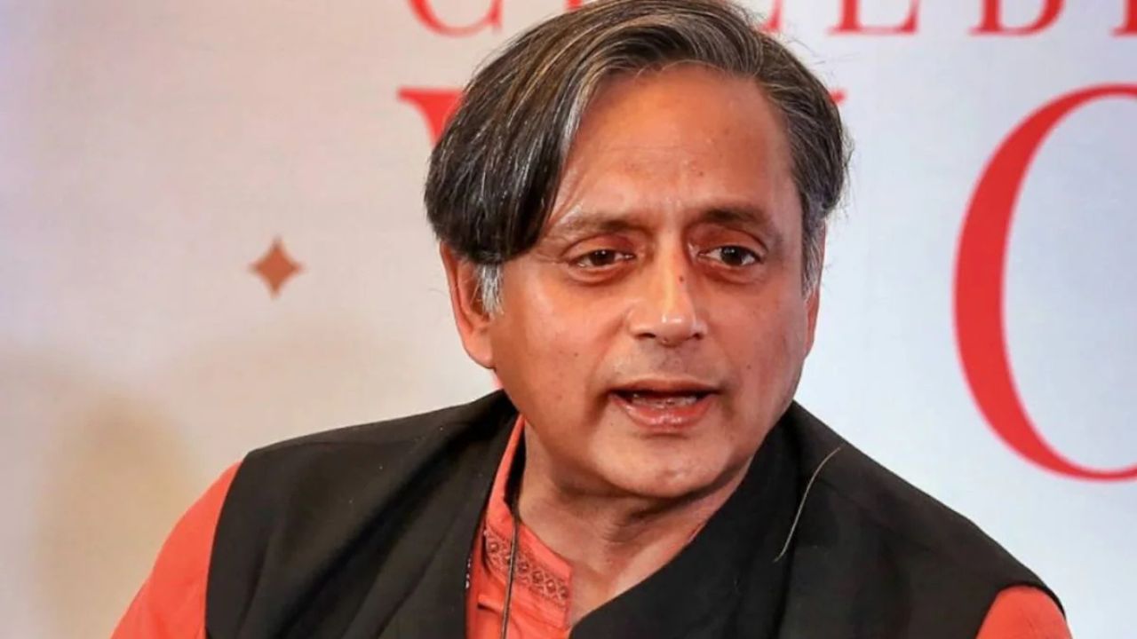 शशि थरूर का बम! बोले वंशवाद लोकतंत्र का दुश्मन, बीजेपी ने कहा- कांग्रेस में मचा भूचाल