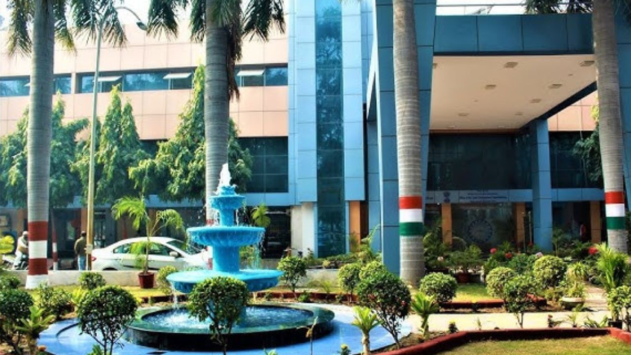 उत्तर प्रदेश फैक्ट्री अधिनियम में बड़ा बदलाव, महिला श्रमिकों को नाइट शिफ्ट की अनुमति, जानें नई सुरक्षा नियम