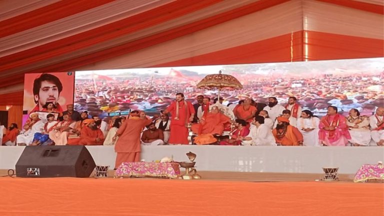 Sanatan Hindu Ekta Padyatra: हिंदू एकता के लिए उठाया बड़ा कदम, रामभद्राचार्य ने घोषित की दिल्ली-कश्मीर पदयात्रा योजना