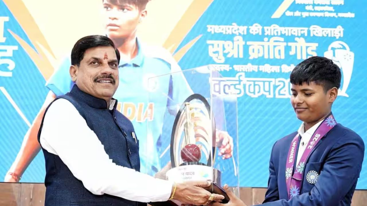 State Government Give Prize Money To World Champions: भारत की वर्ल्ड कप जीत पर खिलाड़ियों को करोड़ों का इनाम, श्री चरणी को सरकारी नौकरी भी मिली