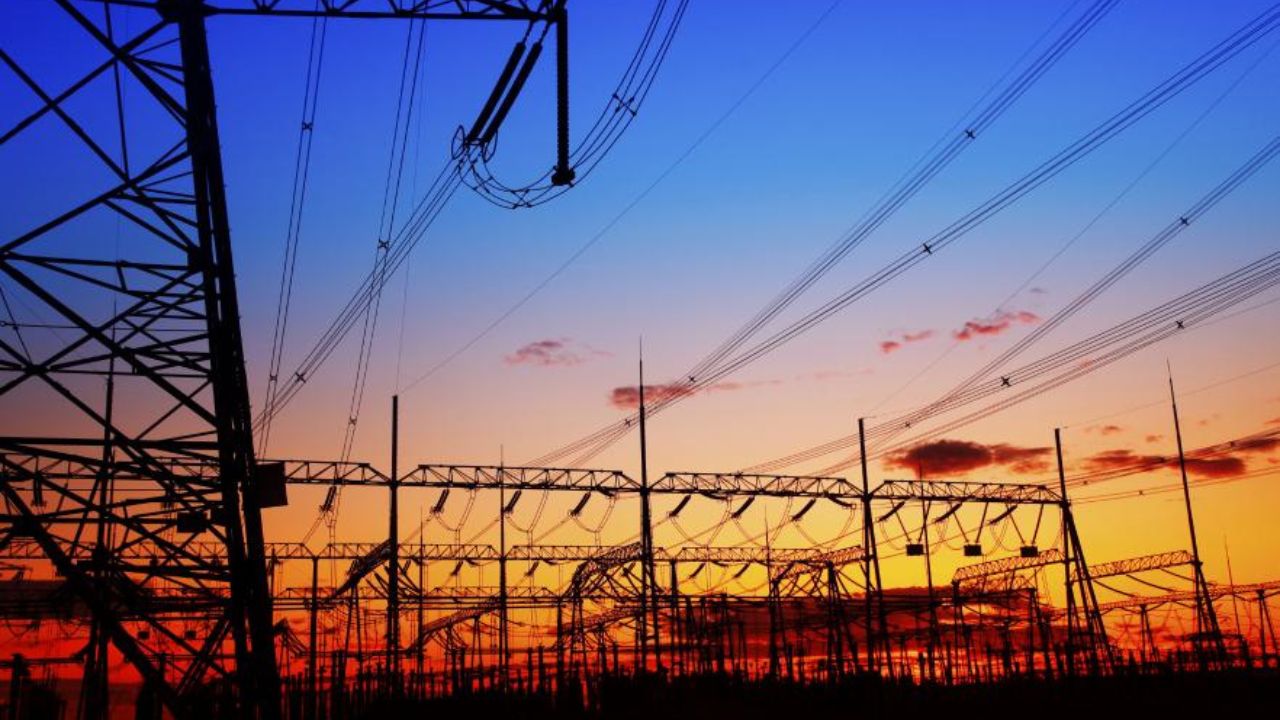 UP News: गाजियाबाद में बिजली कटौती और पानी की समस्या से हाहाकार, स्थानीय लोगों का प्रशासन से जवाब मांगना जारी