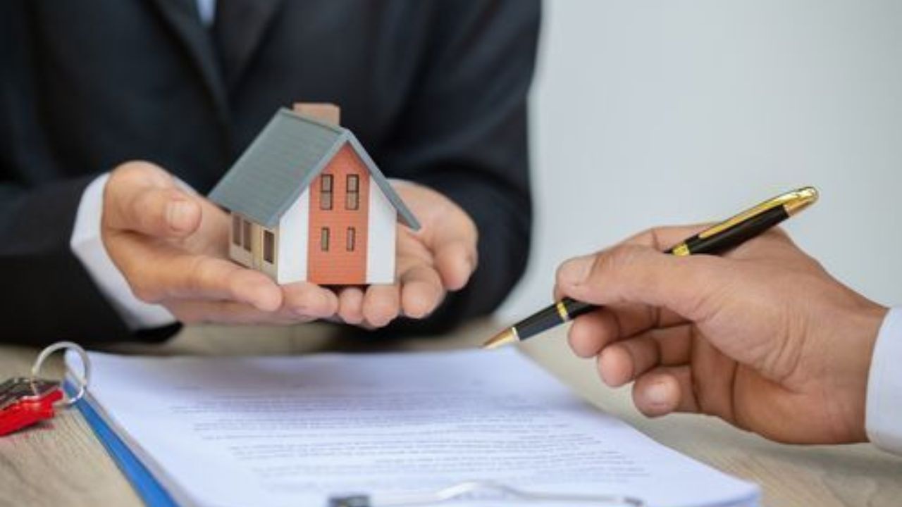 उत्तर प्रदेश में जमीन खरीदना होगा आसान और सुरक्षित, नए टाइटल बेस्ड सिस्टम से धोखाधड़ी खत्म