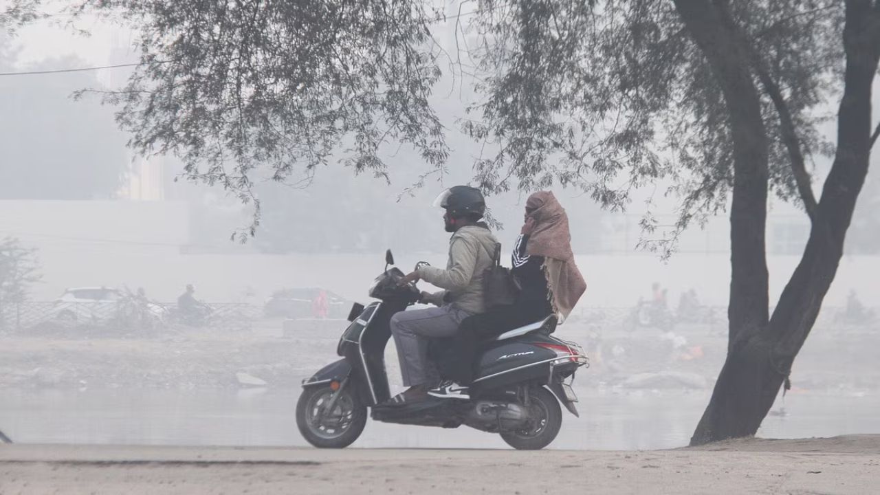 Uttar Pradesh weather: यूपी के मौसम में बड़ा बदलाव, बंगाल की नम हवा और बादलों से ठंडक में जल्द आएगी बढ़ोतरी