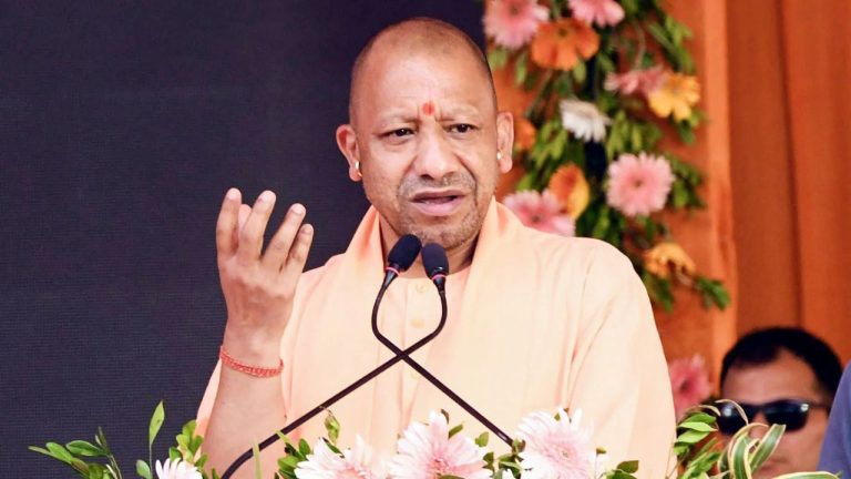 वंदे मातरम को उत्तर प्रदेश के स्कूलों में अनिवार्य बनाने का ऐलान, योगी आदित्यनाथ ने दिया जोरदार बयान