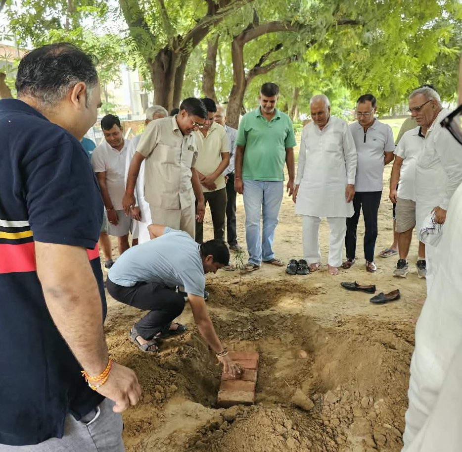 ग्रेटर नोएडा सेक्टर 36 बी ब्लॉक पार्क में पाथवे का उद्घाटन